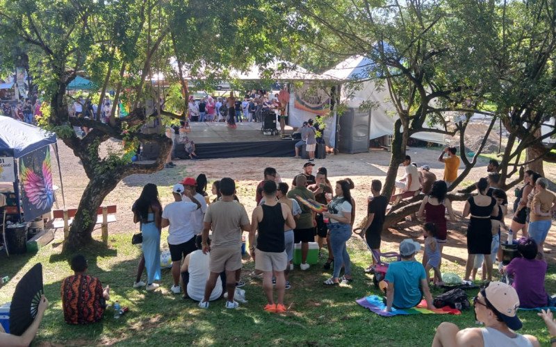 A Praça da Biblioteca recebeu a Parada da Diversidade 