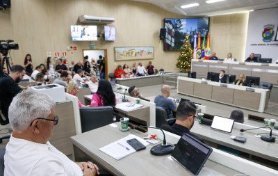 Câmara encerra sessões de 2025 com aprovação de empréstimo de R$ 20 milhões e venda de 32 imóveis; veja detalhes