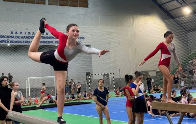 Estudantes revelam seu potencial no 19º Festival de Ginástica no Vale do Sinos
