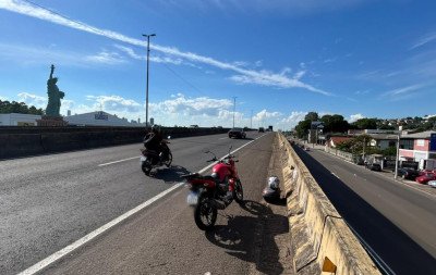 BR-116: Motociclista fica ferida após colisão com carro sobre viaduto