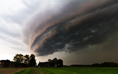 "Condição particularmente perigosa", diz meteorologista sobre possibilidade de tempestade com vendavais e supercélulas nas próximas horas