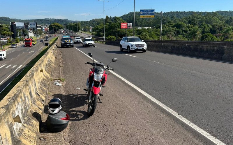 BR-116: Motociclista fica ferida após colisão com carro sobre viaduto