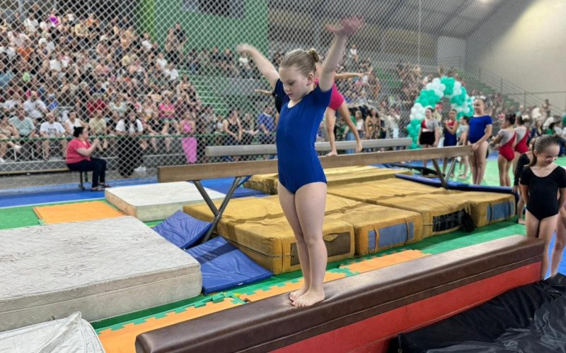 Ginásio Nenezão foi palco do 19º Festival de Ginástica Artística