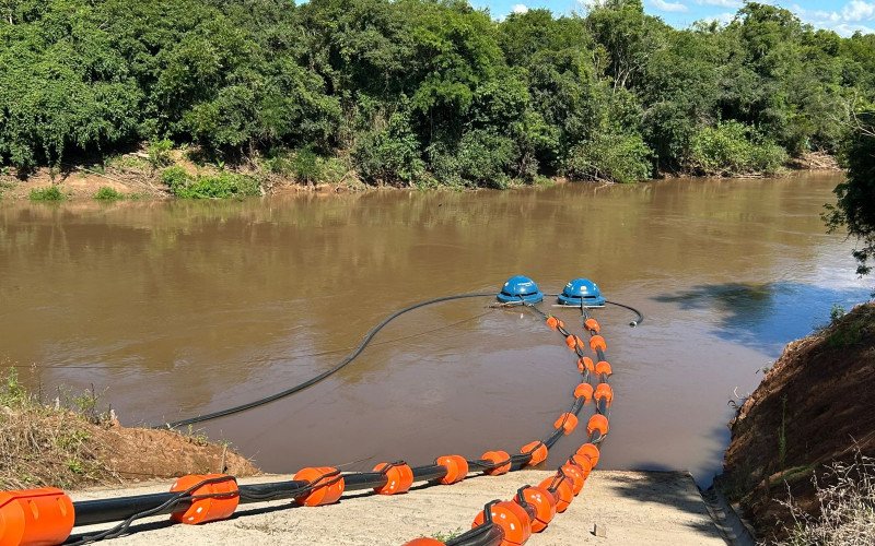Parte da estrutura onde é feita a captação da água, às margens do Rio dos Sinos