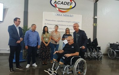 Acadef organiza a última entrega de cadeiras de rodas e próteses a Pessoas com Deficiência em 2025