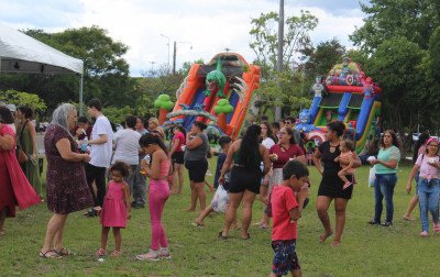 Festa de Natal com famílias atendidas nos Cras movimenta o Parque Eduardo Gomes