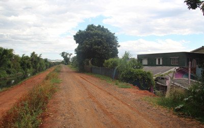 Remoção de moradias ainda impede avanço da elevação do dique do Santo Afonso