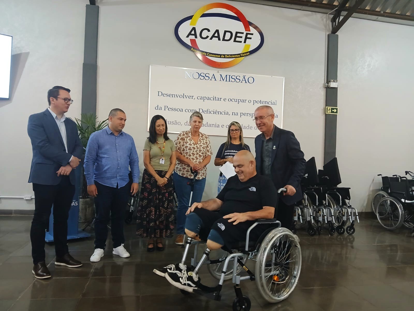 Acadef organiza a última entrega de cadeiras de rodas e próteses a ...