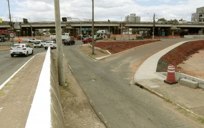 Apesar da proposta de fluidez, novo acesso entre as avenidas Getúlio Vargas e Inconfidência ainda não ganhou a preferência dos motoristas