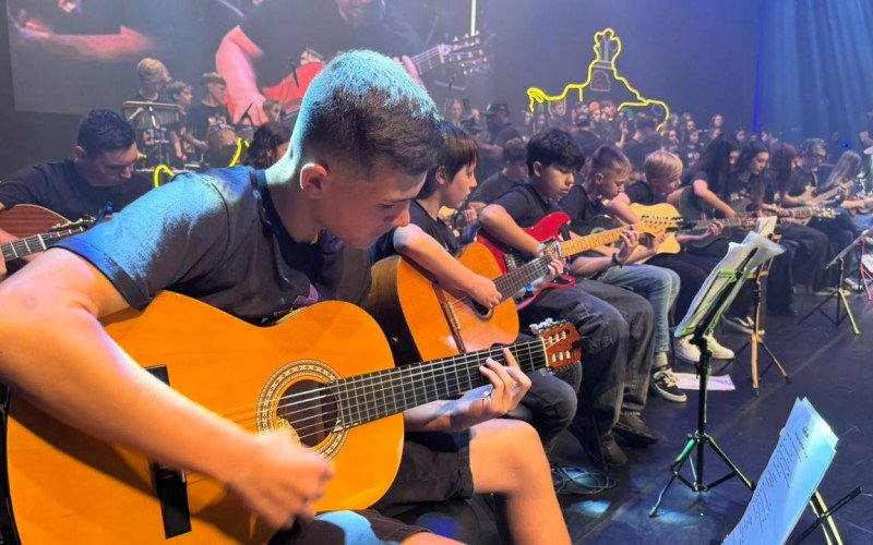 Teatro Feevale recebe espetáculo de música