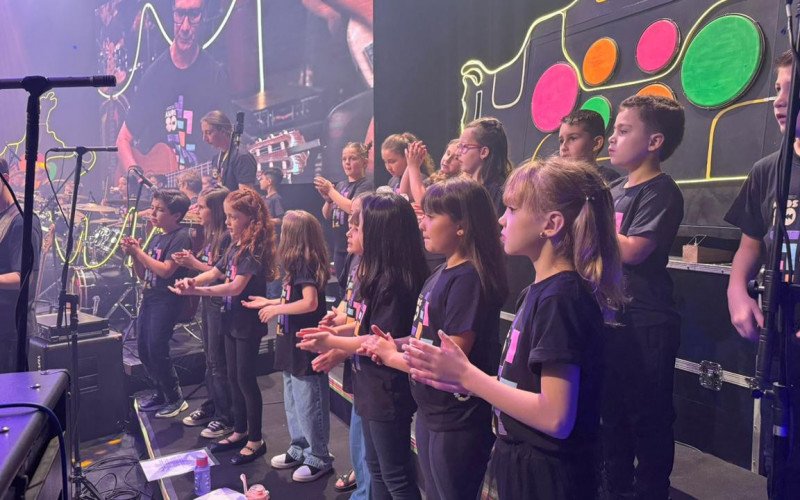 Teatro Feevale recebe espetáculo de música