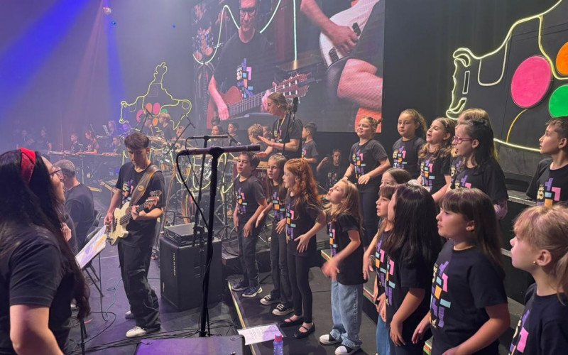 Teatro Feevale recebe espetáculo de música