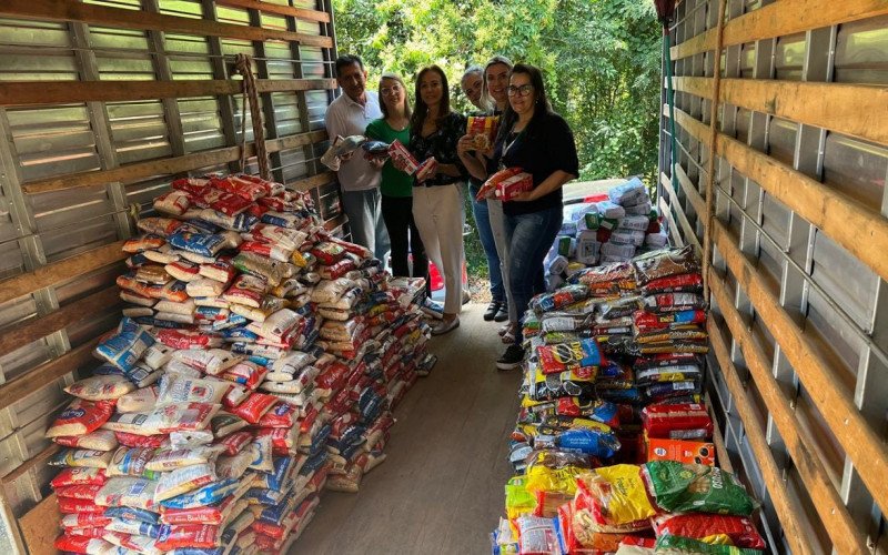 Show de Roberto Carlos em Gramado arrecadou duas toneladas de alimentos