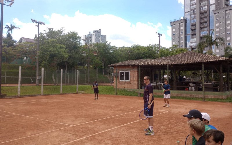 O projeto proporcionará 40 horas de capacitações e treinos técnicos, táticos e físicos, em preparação para a temporada do próximo ano.
