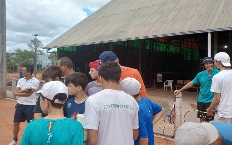 O treinamento reuniu 36 atletas de 12, 14 e 16 anos