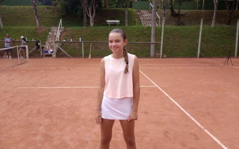 Aos 12 anos, Maya Orth Kern coleciona 43 troféus