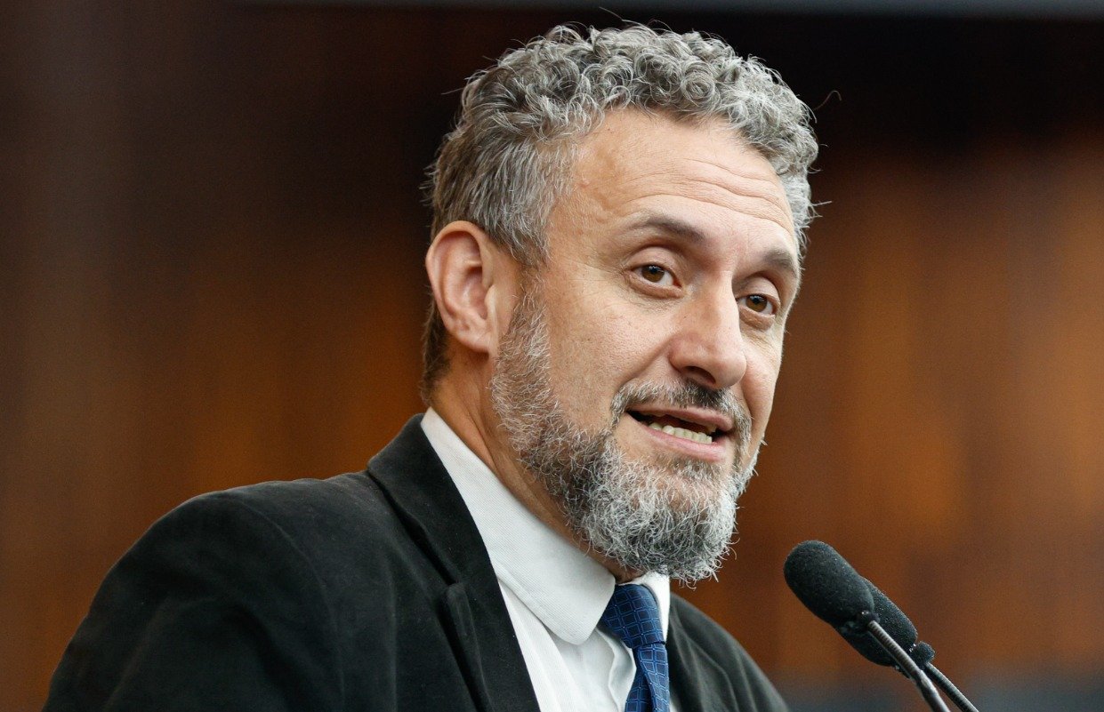 JULIANO PIASENTIN: O futuro de Issur Koch, debate para o Senado e polêmica na Câmara de Novo Hamburgo