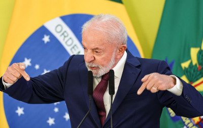 "Enquanto eu for presidente, não haverá privatização dos Correios", diz Lula