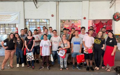 Pestalozzi de Canoas celebra Natal com entrega de 300 presentes graças à solidariedade local
