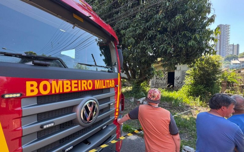 Casa é atingida por incêndio em Novo Hamburgo