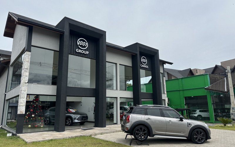 Loja 1001 Carros precisou ser reconstruída, pois teve os vidros estourados com a queda de avião em Gramado