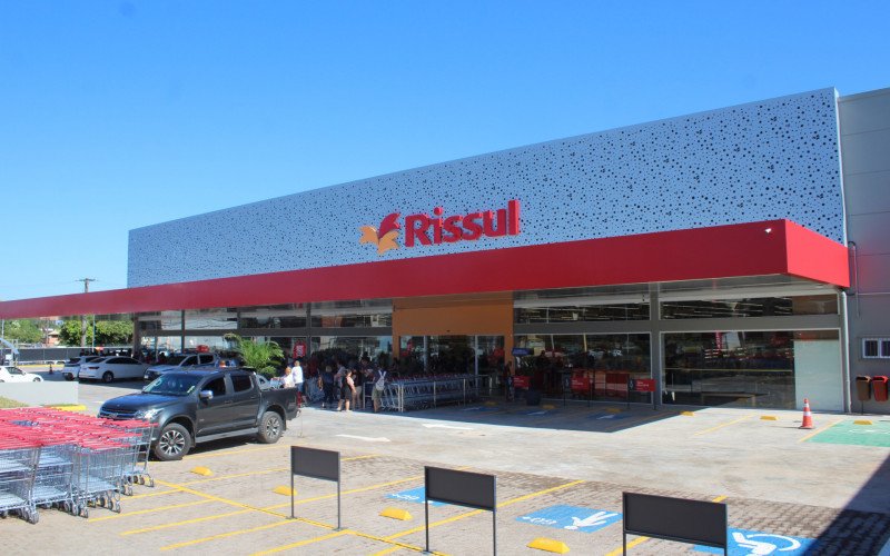 Nova loja do Rissul abriu às 9 horas da manhã desta quinta-feira (18), em Canoas | abc+