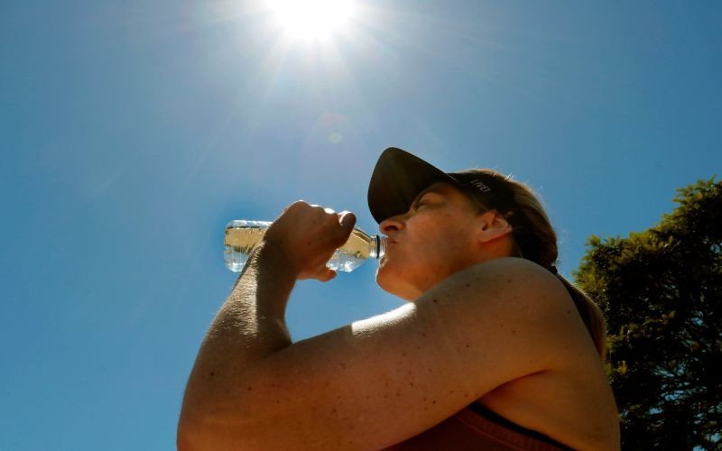 Verão começa neste domingo com calor intenso e risco de temporais no Sul
