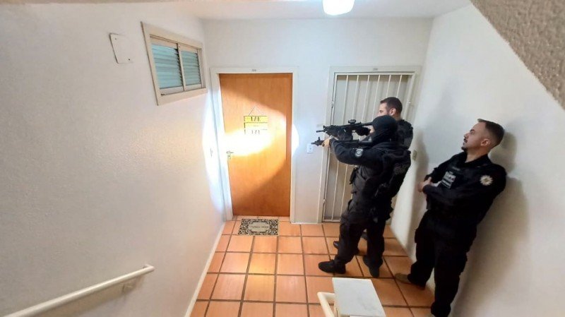 Facção responsável por consórcio para trazer drogas para o RS e que ajudou no assalto ao aeroporto de Caxias do Sul é alvo da Polícia
