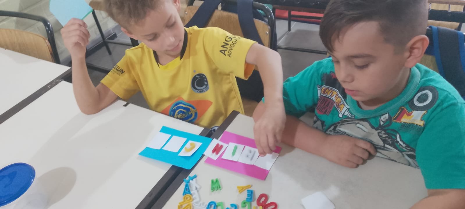 Em equipes, alunos conseguem trabalhar dificuldades e acelerar a aprendizagem | abc+