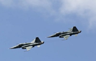 "Treinamentos para manter o nível de prontidão", explica FAB sobre voos de caças da Base Aérea de Canoas