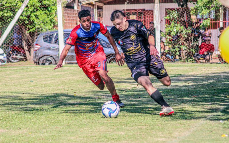Alfa e Seral disputam a taça na categoria Força Livre; no primeiro jogo, Seral venceu por 4 a 2
