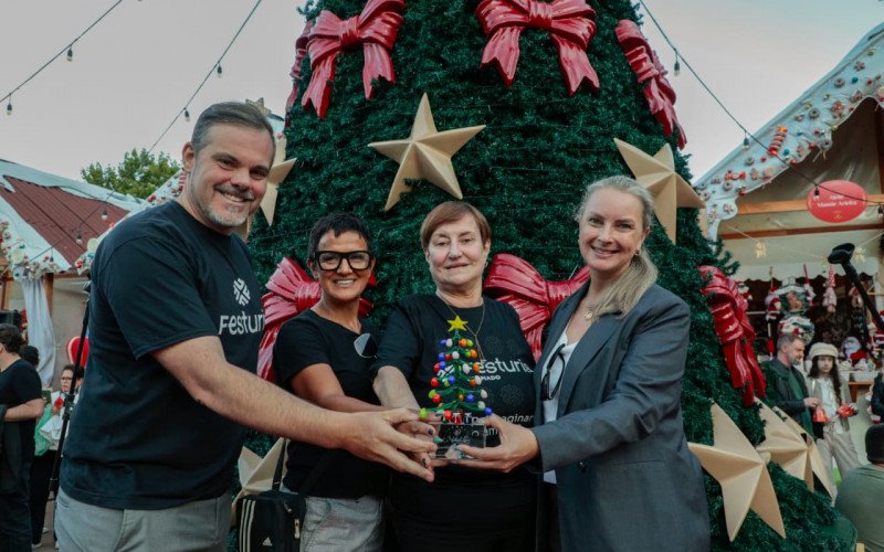 Pinheirinho da Rossi &Zorzanello vence o Tannenbaumfest do 40° Natal Luz de Gramado