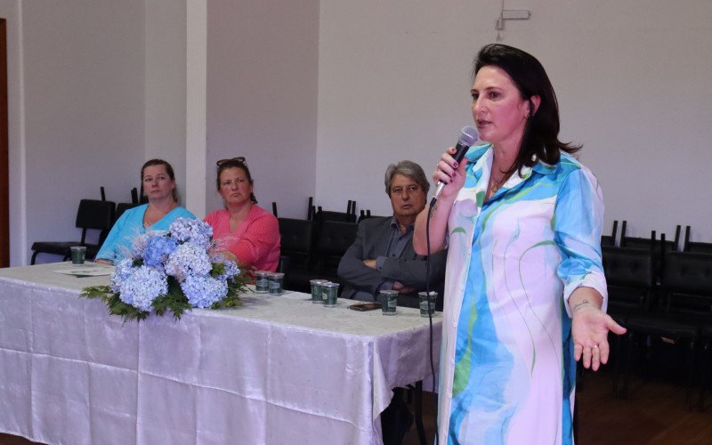 Novos diretores tomam posse nas escolas municipais de Gramado em cerimônia oficial