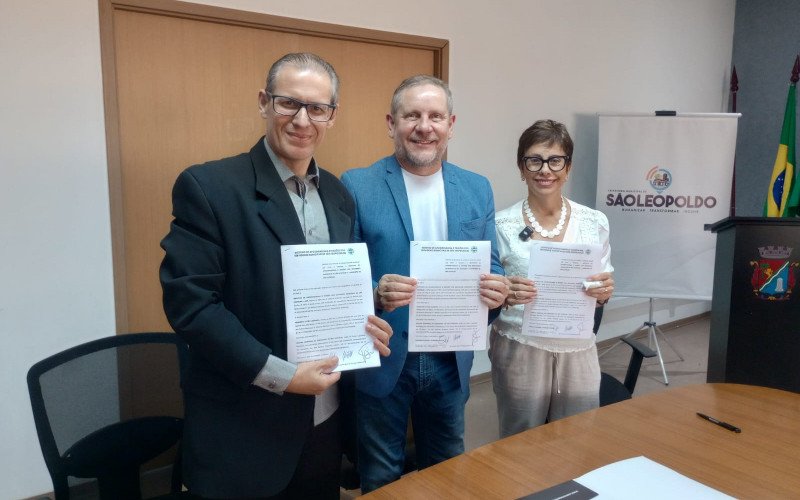 O contrato da compra da Câmara foi assinado nesta sexta-feira (19)