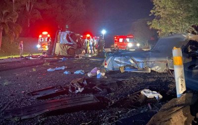 BR-386: Acidente entre caminhão e micro-ônibus deixa 5 mortos e 4 em estado grave em rodovia do RS