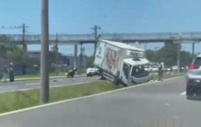 VÍDEO: Duas pessoas ficam feridas em acidente com caminhão na RS-239
