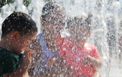 Temperaturas batem 35°C com atuação de bolha de calor no continente; veja o que esperar