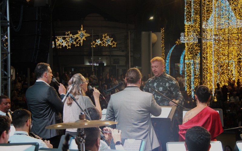 OSNH leva repertório natalino à Praça do Imigrante em noite de destaque do Natal de Novo Hamburgo
