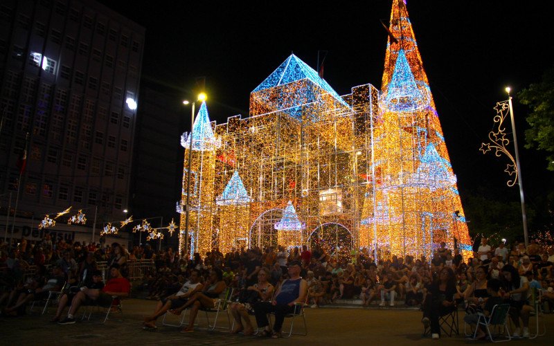 OSNH leva repertório natalino à Praça do Imigrante em noite de destaque do Natal de Novo Hamburgo
