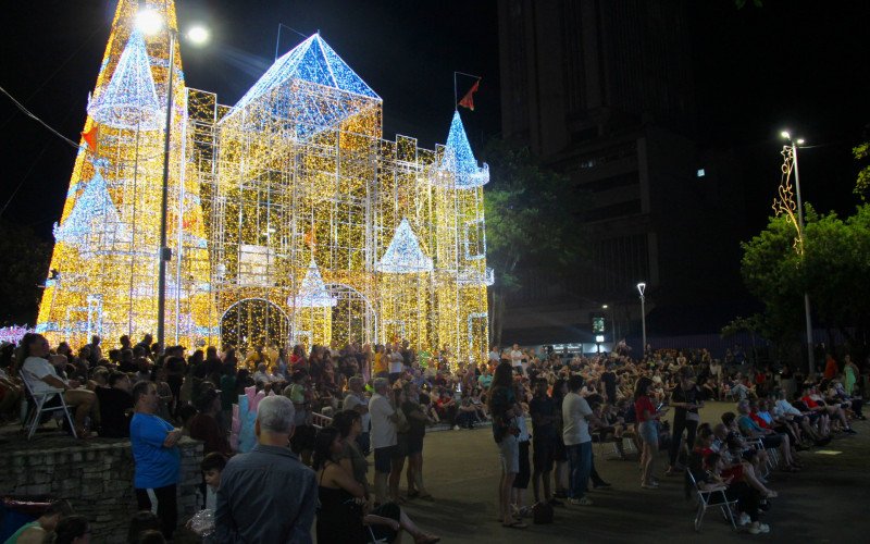 OSNH leva repertório natalino à Praça do Imigrante em noite de destaque do Natal de Novo Hamburgo
