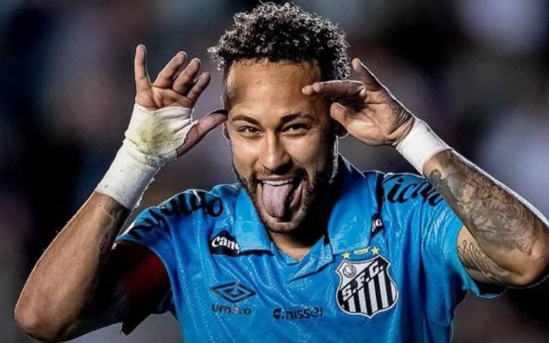 Neymar com a camisa do Santos | abc+
