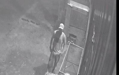 VÍDEO: Dupla invade casa em Novo Hamburgo e é flagrada por câmeras de segurança durante furto