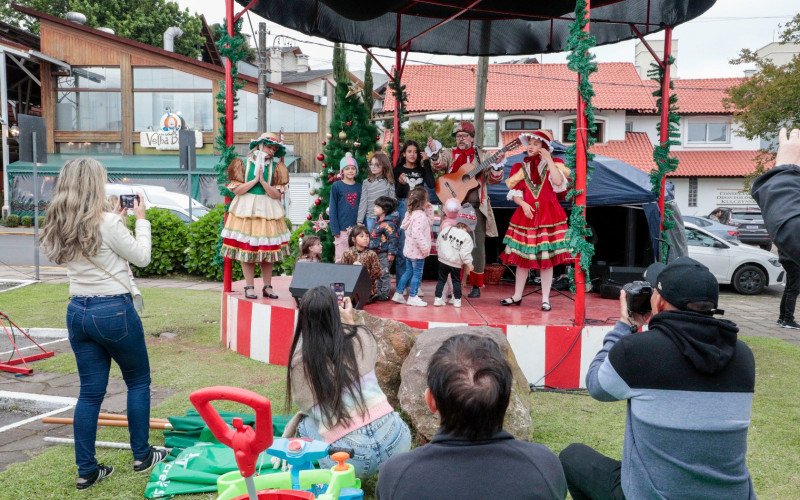 Aldeia do Sonho de Natal dá espaço a artistas canelenses e tem programação neste feriado