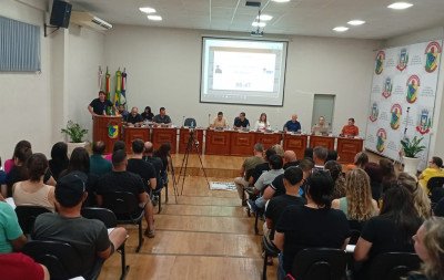"Haverá ganhos", afirma secretário de Educação sobre novo plano de carreira dos professores