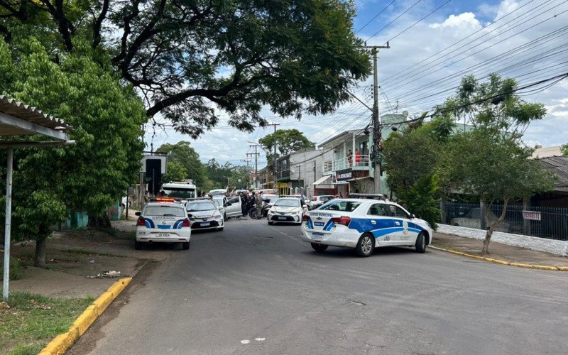 Cerco montado na Rua Bartolomeu de Gusmão, na esquina com a Rua Maria Olinda Teles, no bairro Canudos | abc+
