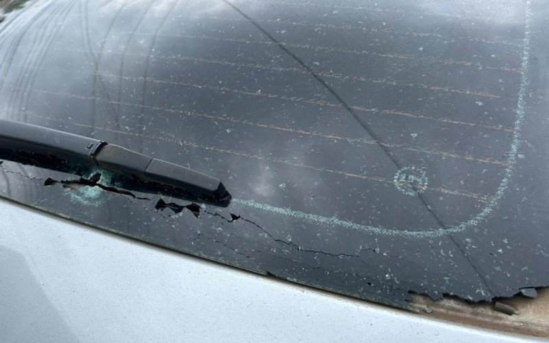 Estado do Volkswagen Fox após fuga de abordagem em Novo Hamburgo