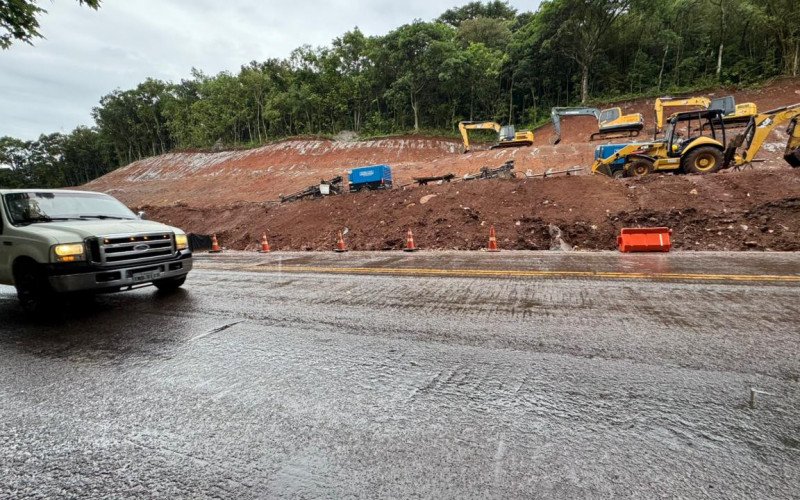 Trecho da BR-116 em Morro Reuter segue com sistema pare e siga, durante os dias de obra