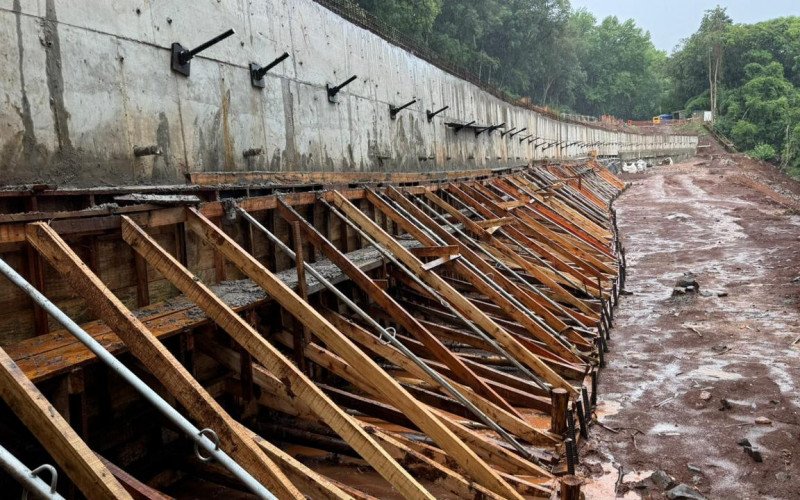 Trecho da BR-116 em Morro Reuter segue com sistema pare e siga, durante os dias de obra | abc+