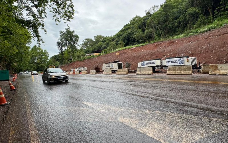 Trecho da BR-116 em Morro Reuter segue com sistema pare e siga, durante os dias de obra