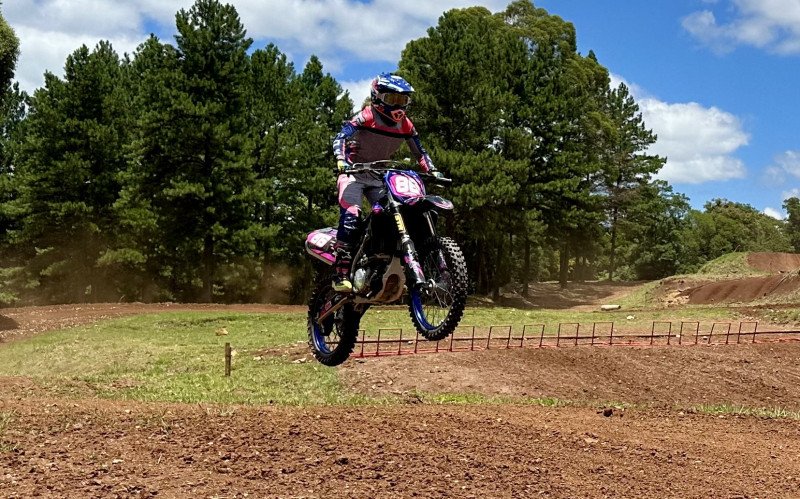 Representantes de Gramado levam no nome da cidade em competições de motocross pelo Brasil